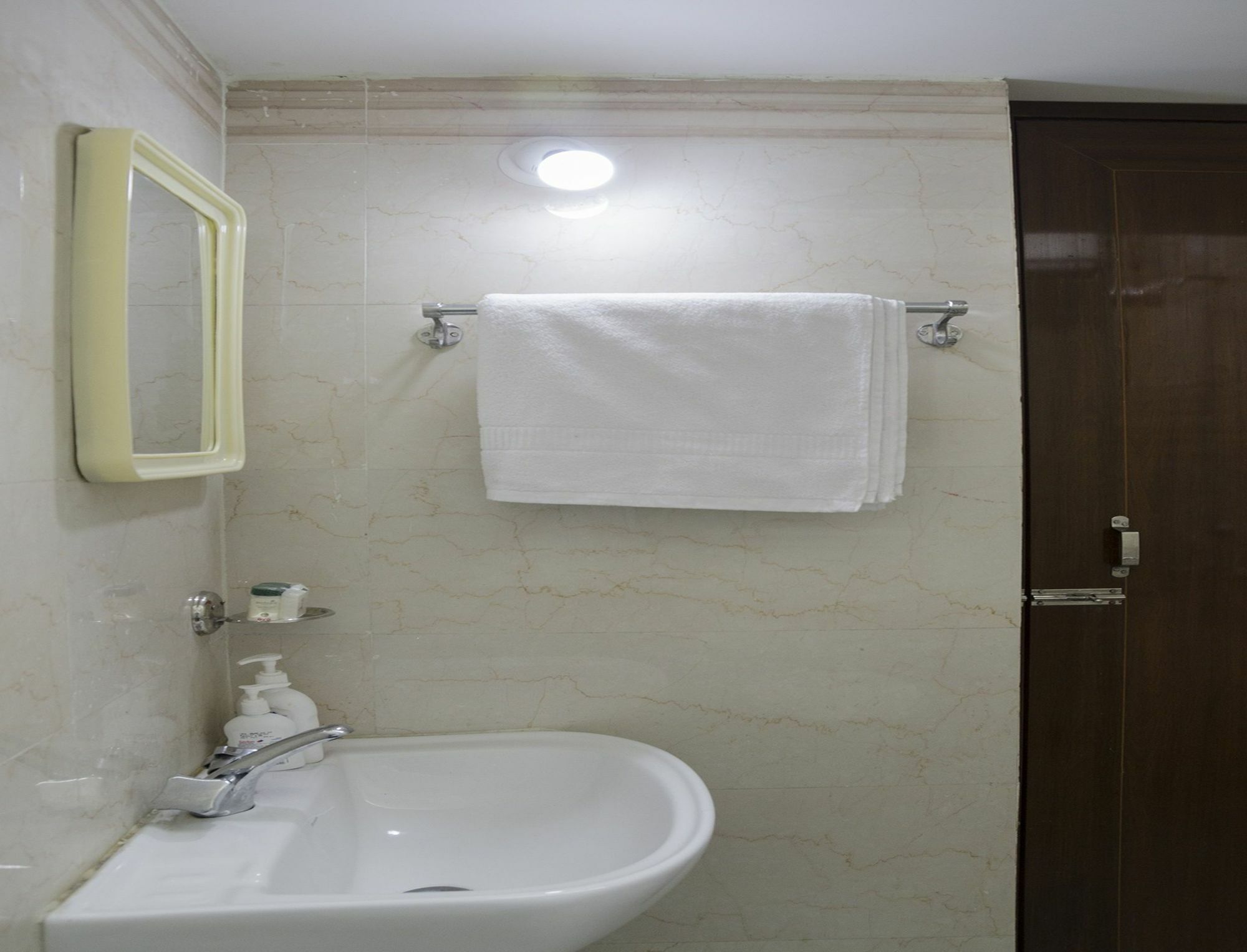 כלכותה Oyo 11054 Amar Raj Guest House מראה חיצוני תמונה